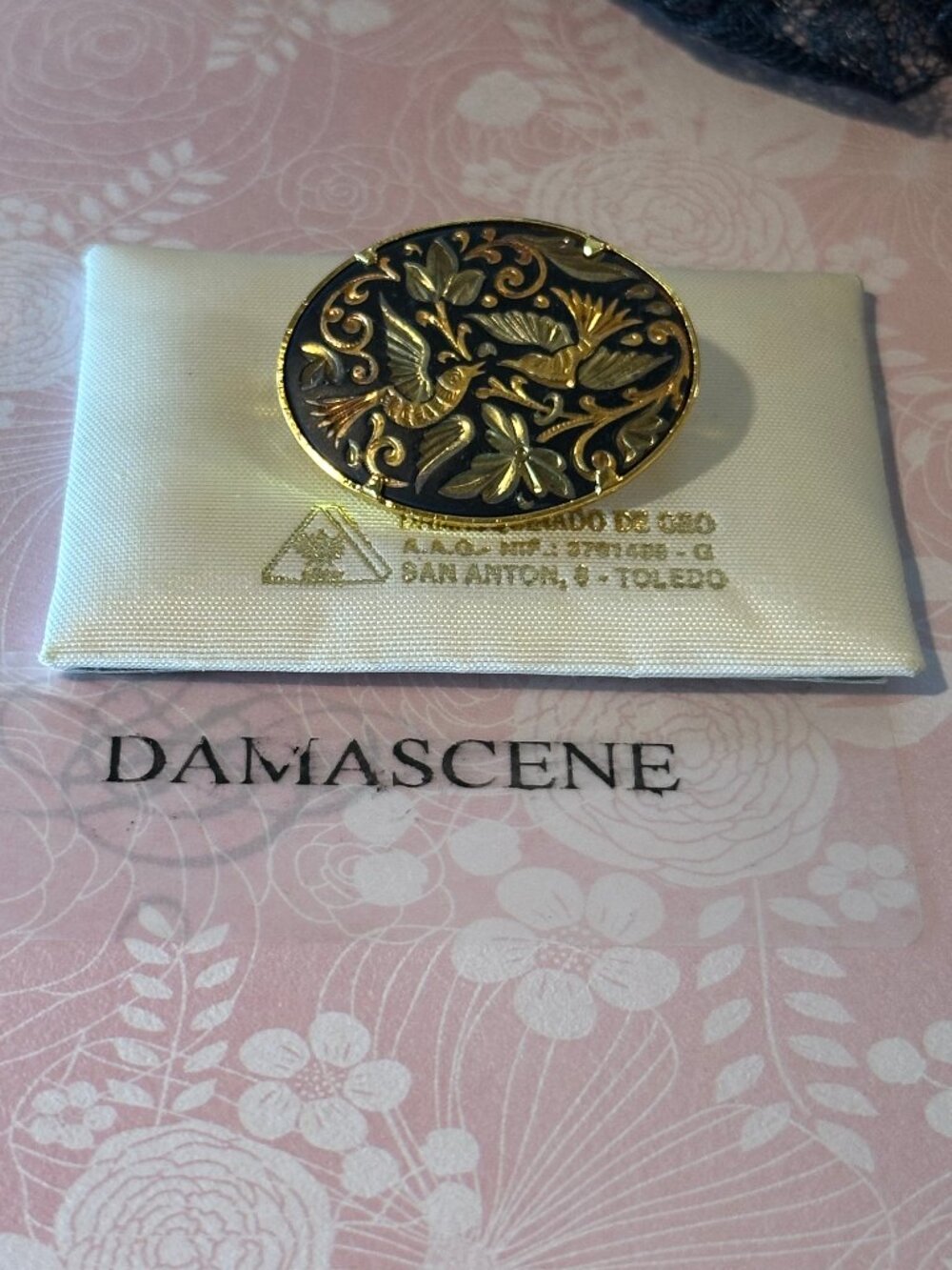 Vintage Oval Brooch Love Birds Damascene 22k and 24k gold Foil and Wire Spanish